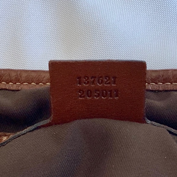 GUCCI Authentic Calfskin Med. Pelham Shoulder Bag - Picture 13 of 16